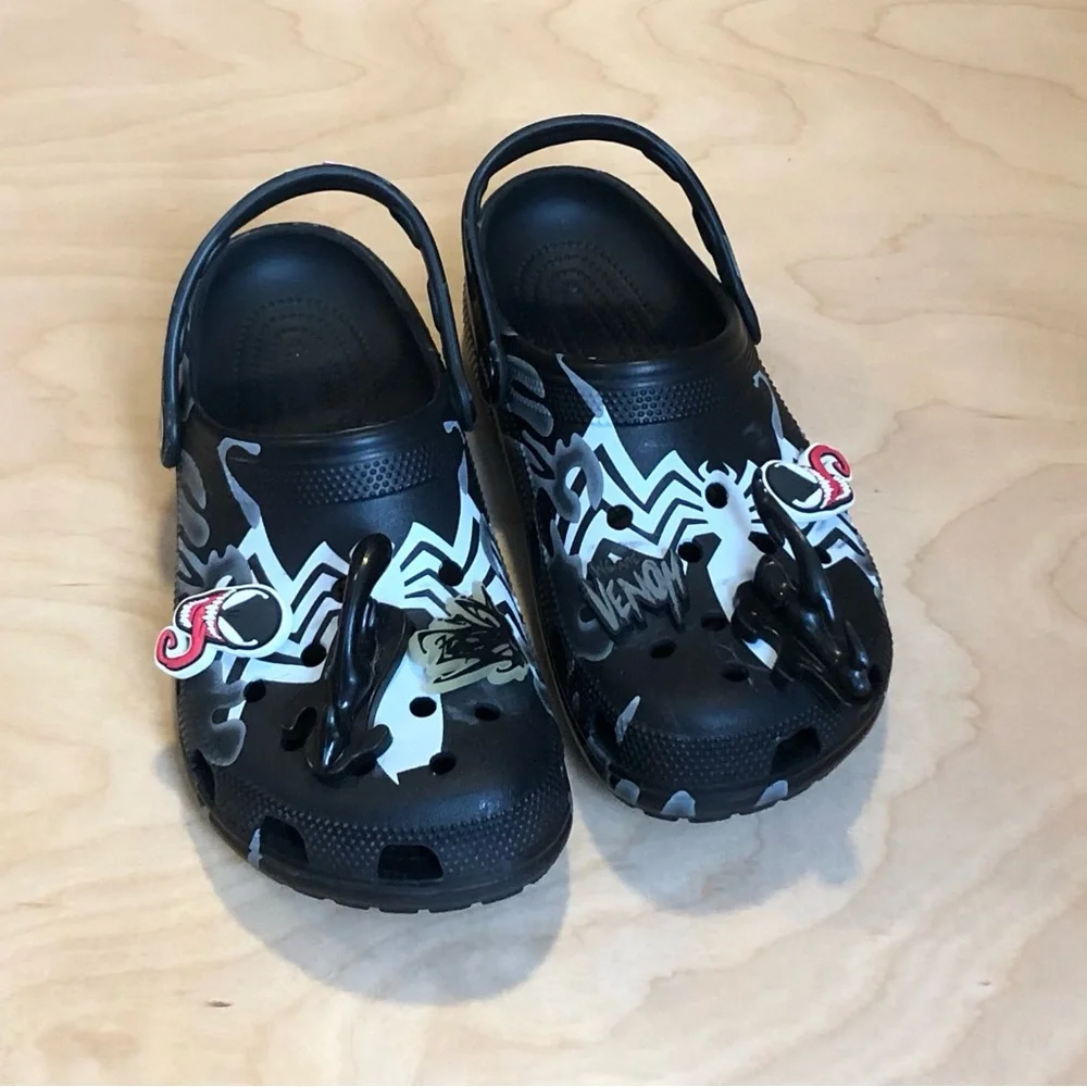 Crocs Spider Man Black Venmo Clogs Unisex Men Sz 7 Women Sz 9.